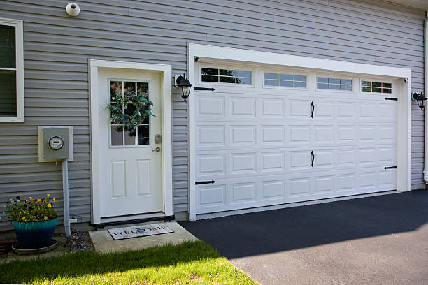 24/7 Emergency Garage Door Panel Replacement experts in DeKalb County County, TN